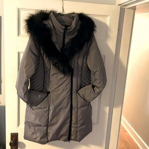 Reitman, ladies puffer, hooded coat, size XL, Grey, 2 Zippered closures.
